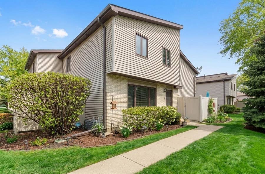 Property photo for 270 E Woodlawn Road, #270, New Lenox, IL