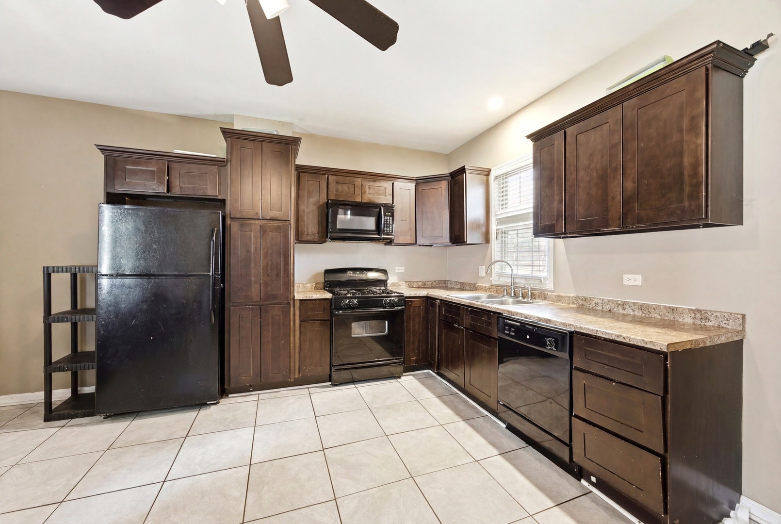 344 N Worth Avenue, Elgin, IL 60123 344 N Worth Avenue, Elgin, IL 60123