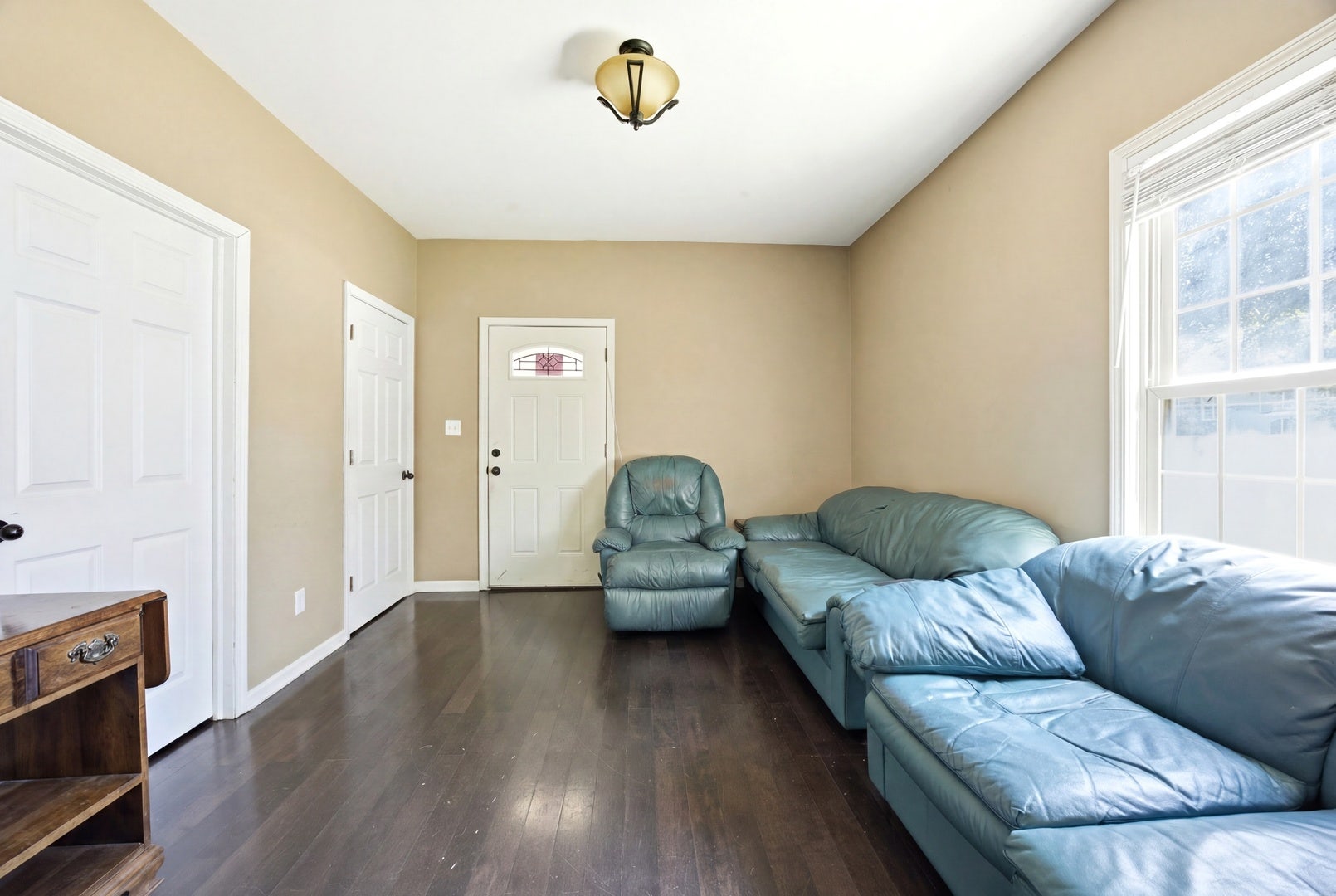 344 N Worth Avenue, Elgin, IL 60123 344 N Worth Avenue, Elgin, IL 60123