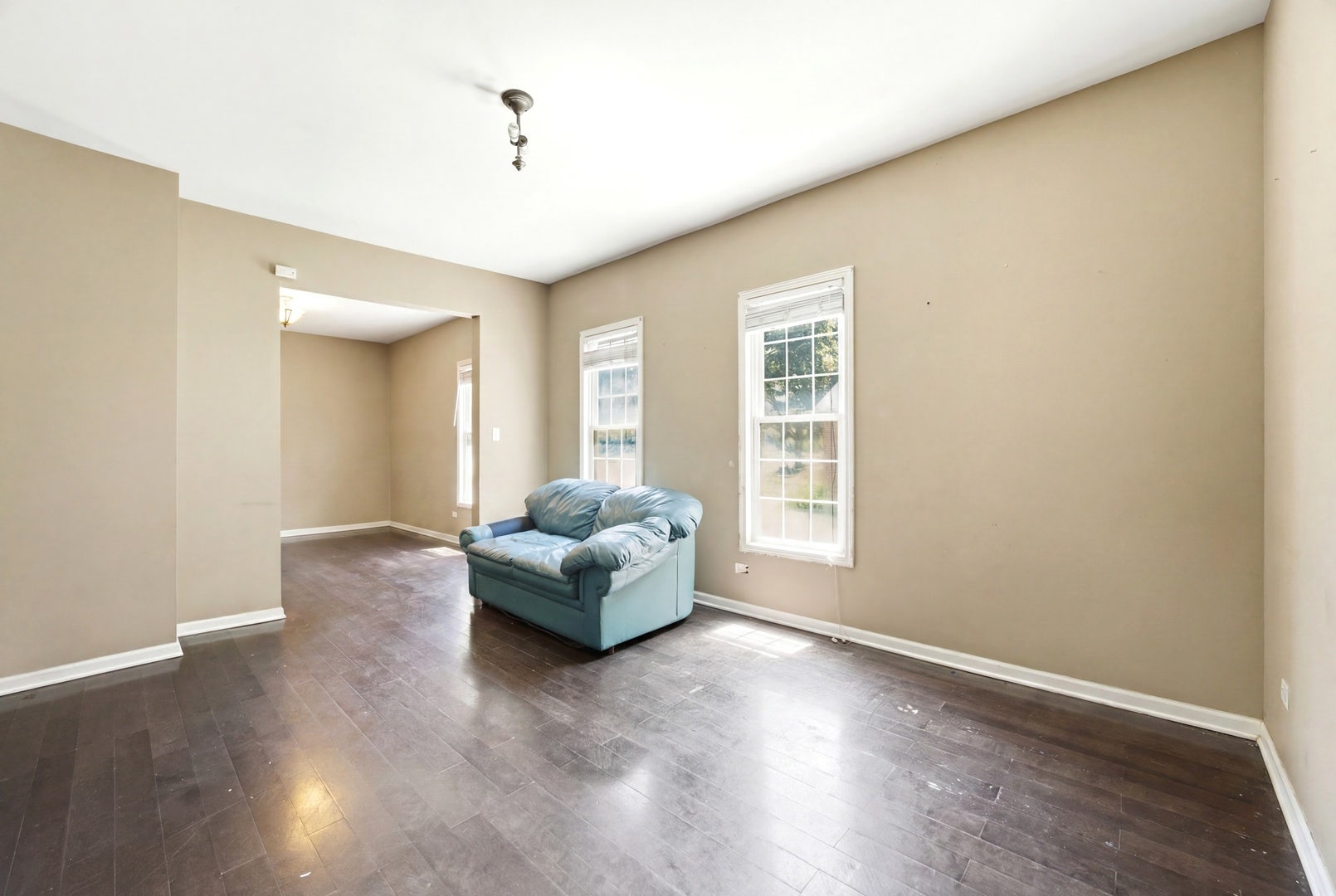 344 N Worth Avenue, Elgin, IL 60123 344 N Worth Avenue, Elgin, IL 60123