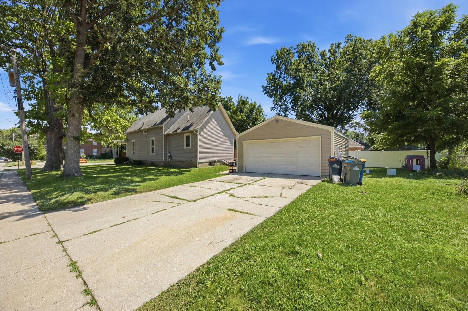 344 N Worth Avenue, Elgin, IL 60123 344 N Worth Avenue, Elgin, IL 60123
