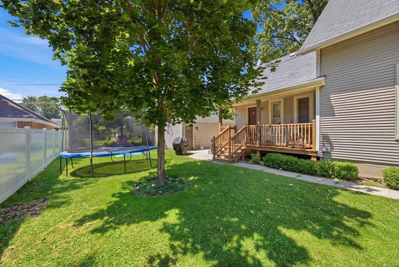 344 N Worth Avenue, Elgin, IL 60123 344 N Worth Avenue, Elgin, IL 60123