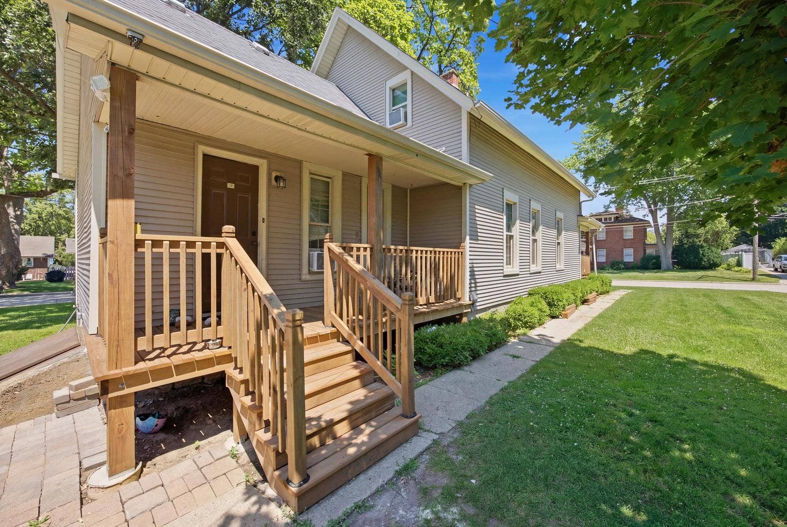344 N Worth Avenue, Elgin, IL 60123 344 N Worth Avenue, Elgin, IL 60123