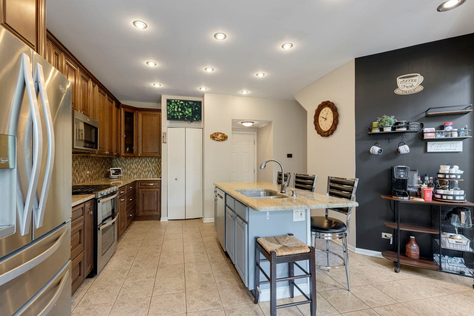 363 Aaron Lane, Bolingbrook, IL 60440 363 Aaron Lane, Bolingbrook, IL 60440