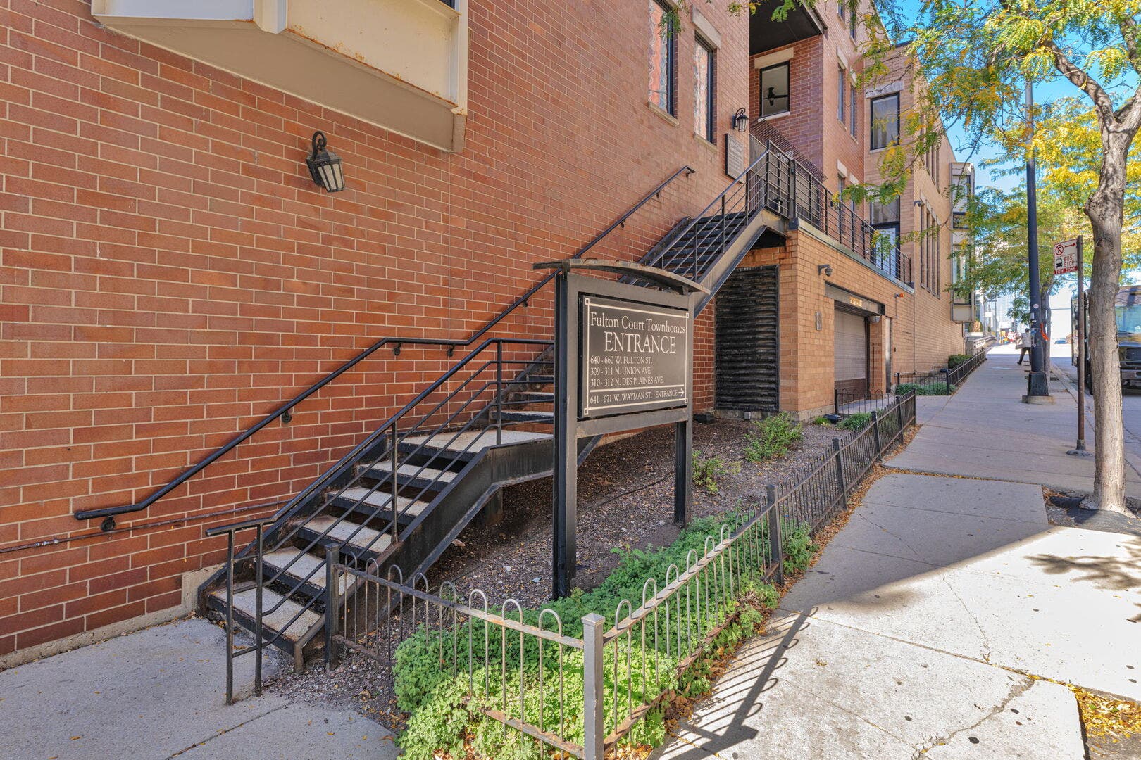 310 N Des Plaines Street, #A, Chicago, IL 60661 310 N Des Plaines Street, #A, Chicago, IL 60661