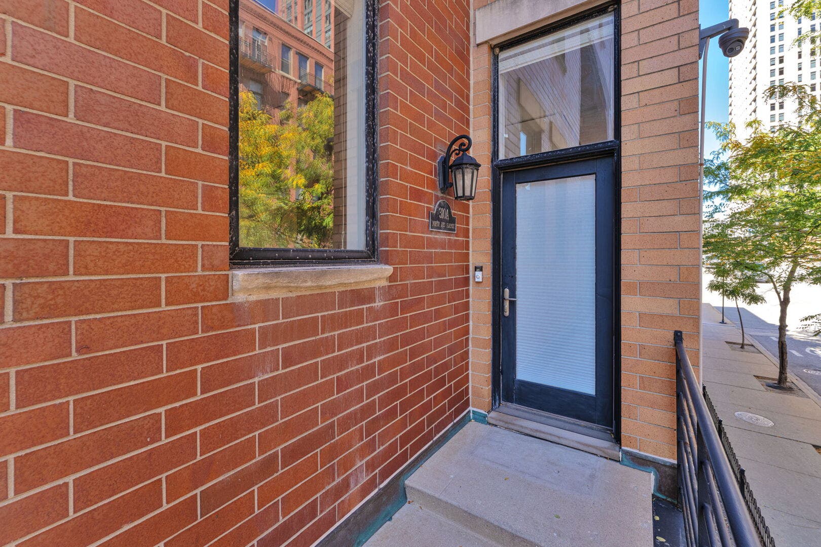 310 N Des Plaines Street, #A, Chicago, IL 60661 310 N Des Plaines Street, #A, Chicago, IL 60661