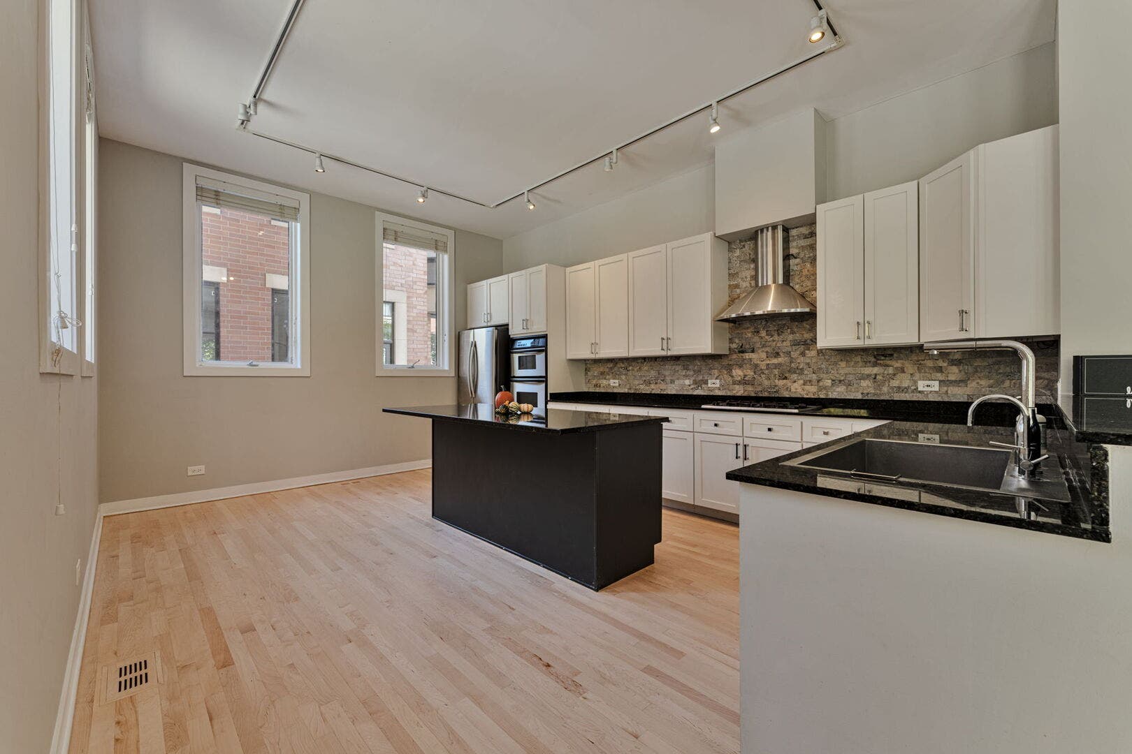 310 N Des Plaines Street, #A, Chicago, IL 60661 310 N Des Plaines Street, #A, Chicago, IL 60661