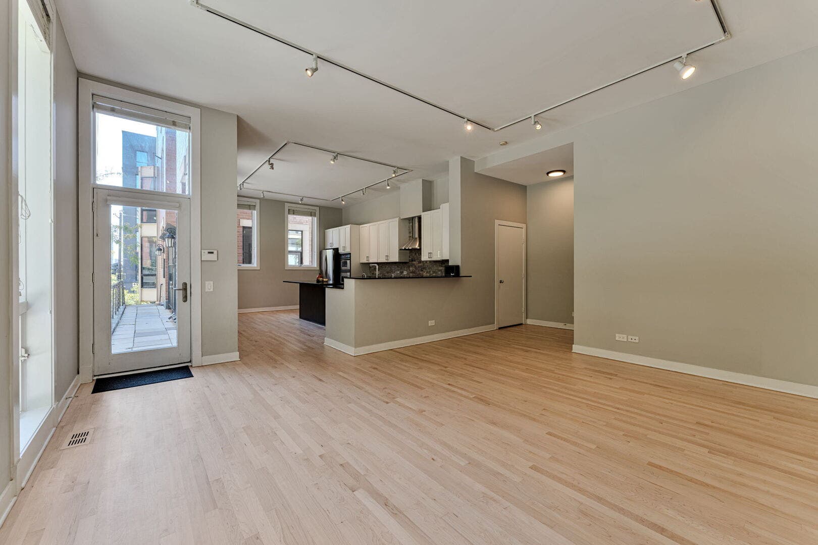 310 N Des Plaines Street, #A, Chicago, IL 60661 310 N Des Plaines Street, #A, Chicago, IL 60661