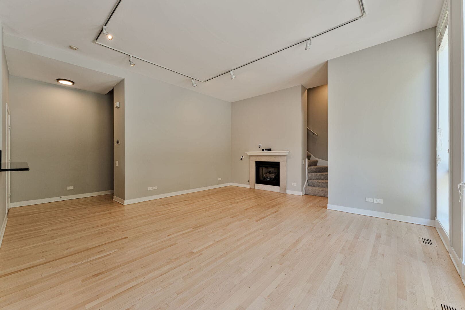 310 N Des Plaines Street, #A, Chicago, IL 60661 310 N Des Plaines Street, #A, Chicago, IL 60661