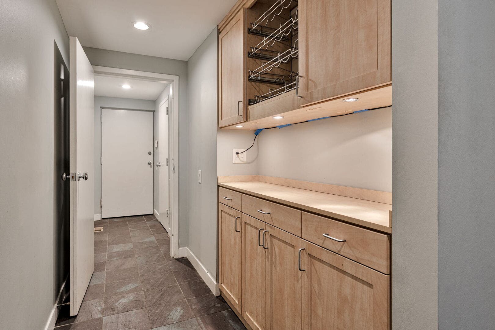 310 N Des Plaines Street, #A, Chicago, IL 60661 310 N Des Plaines Street, #A, Chicago, IL 60661