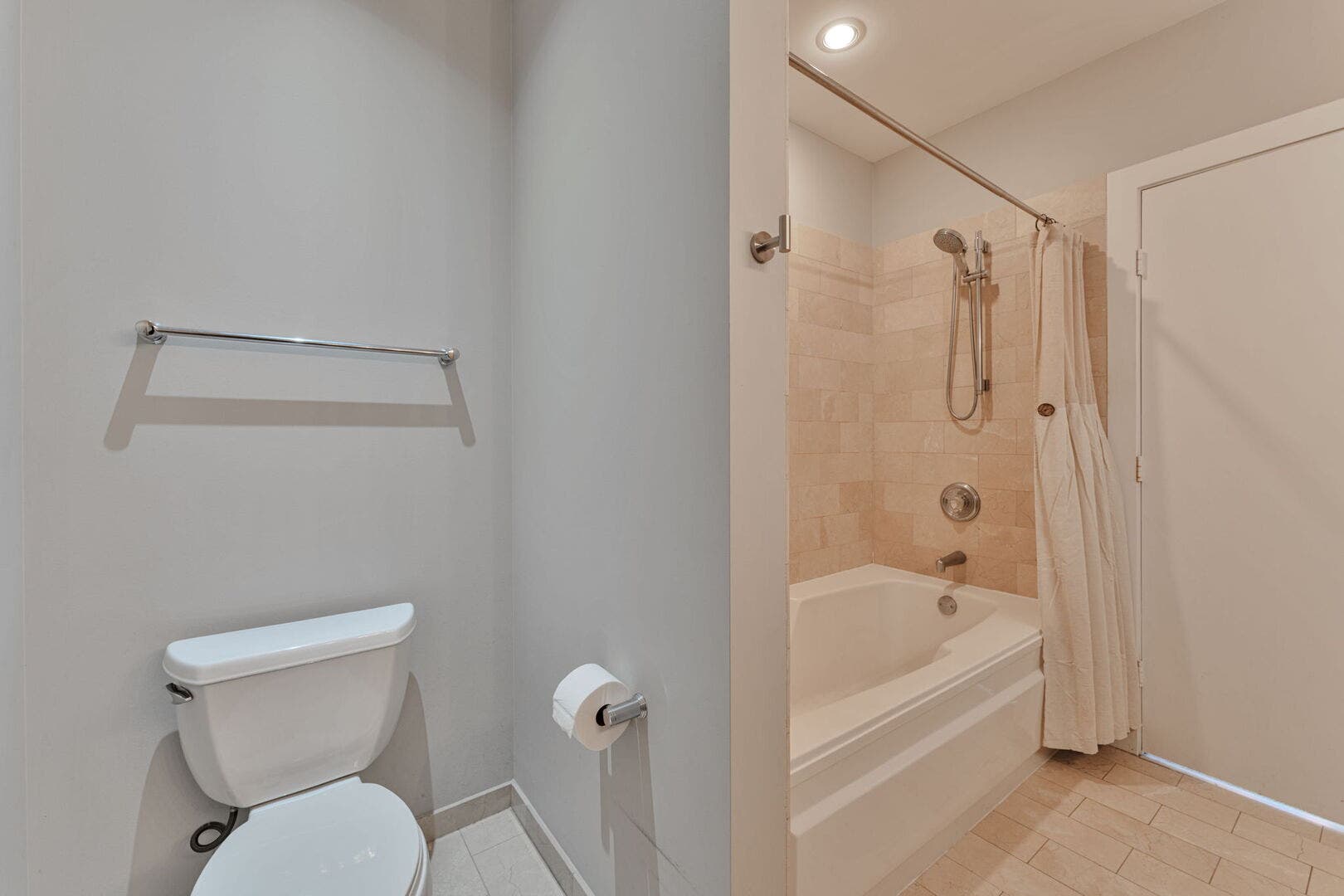 310 N Des Plaines Street, #A, Chicago, IL 60661 310 N Des Plaines Street, #A, Chicago, IL 60661