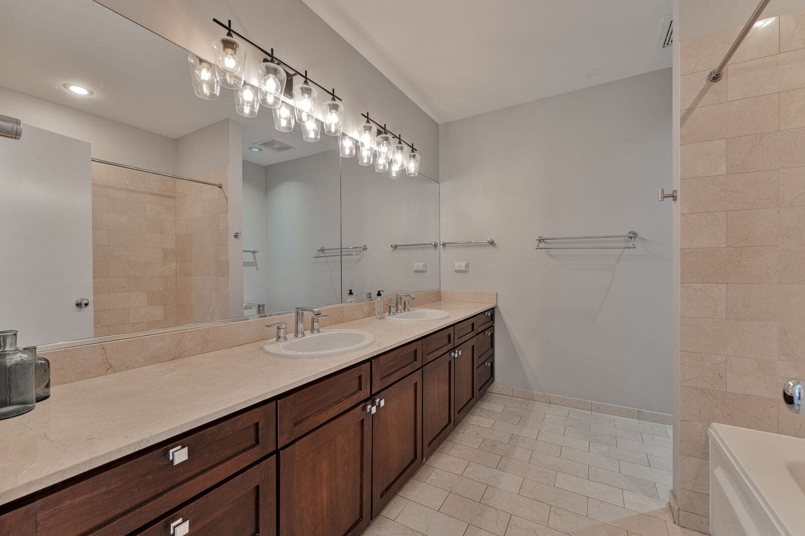 310 N Des Plaines Street, #A, Chicago, IL 60661 310 N Des Plaines Street, #A, Chicago, IL 60661