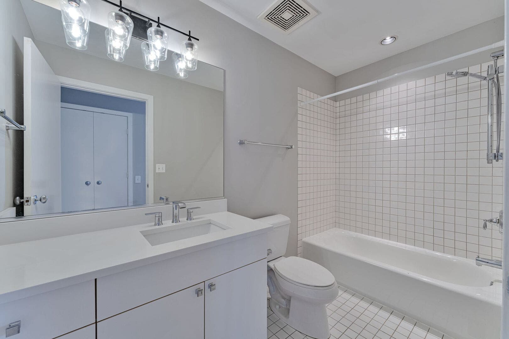 310 N Des Plaines Street, #A, Chicago, IL 60661 310 N Des Plaines Street, #A, Chicago, IL 60661