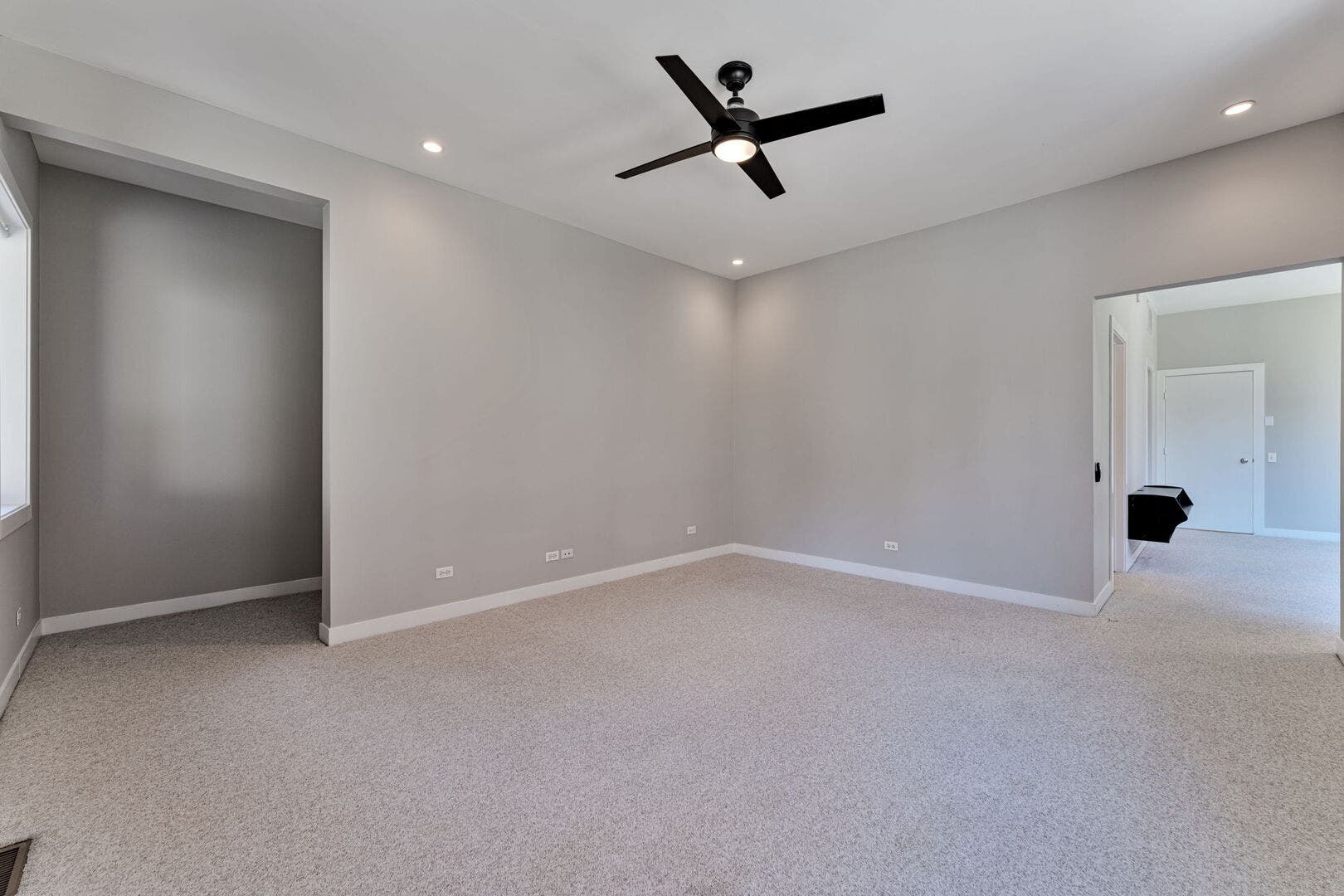 310 N Des Plaines Street, #A, Chicago, IL 60661 310 N Des Plaines Street, #A, Chicago, IL 60661