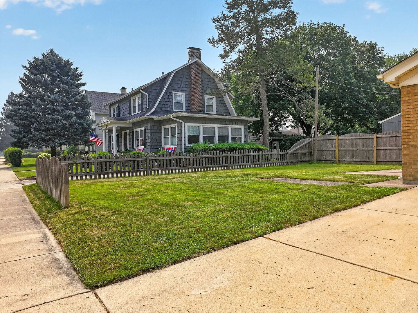 649 N Spring Street, Elgin, IL 60120 649 N Spring Street, Elgin, IL 60120