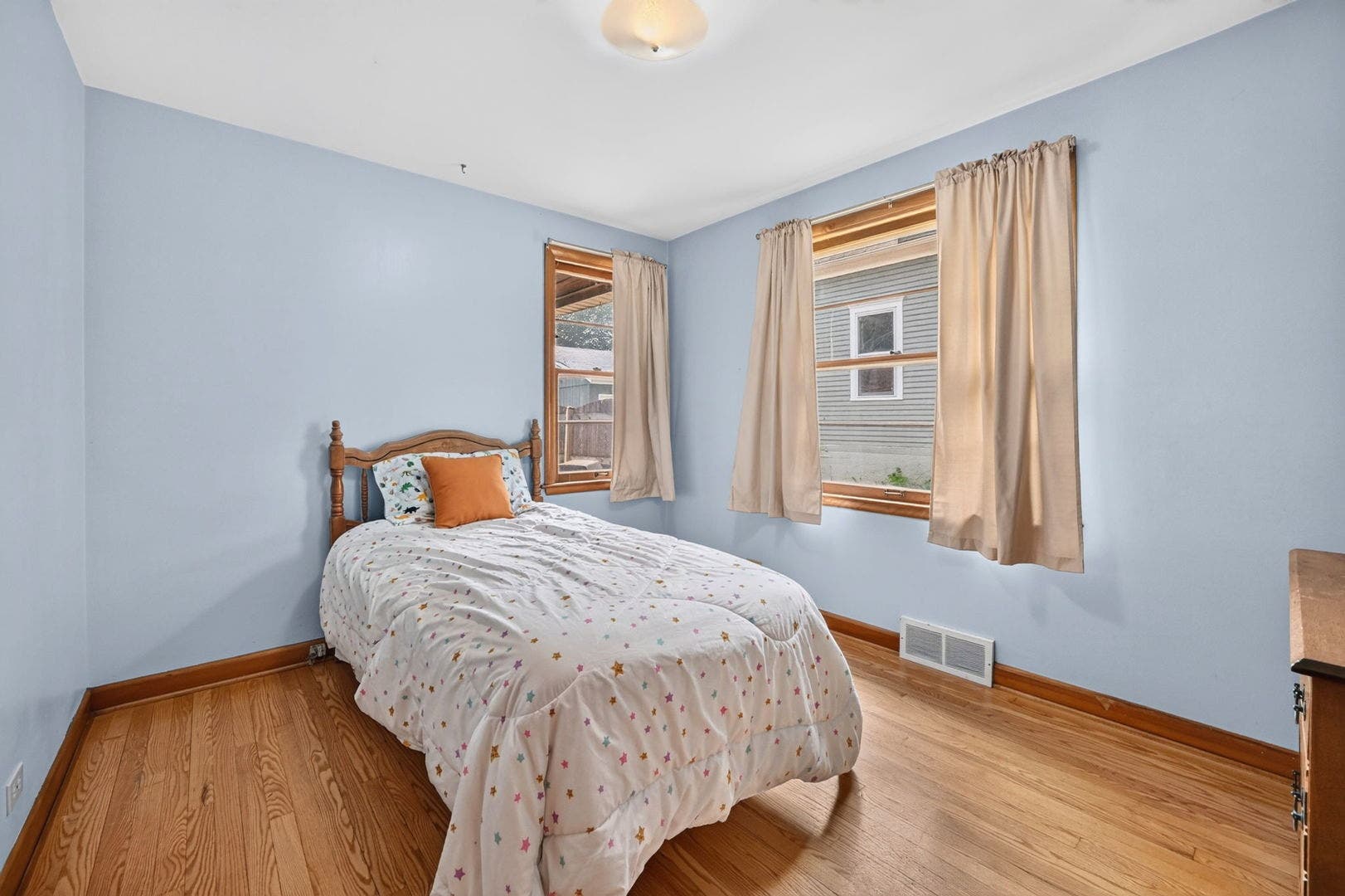 649 N Spring Street, Elgin, IL 60120 649 N Spring Street, Elgin, IL 60120