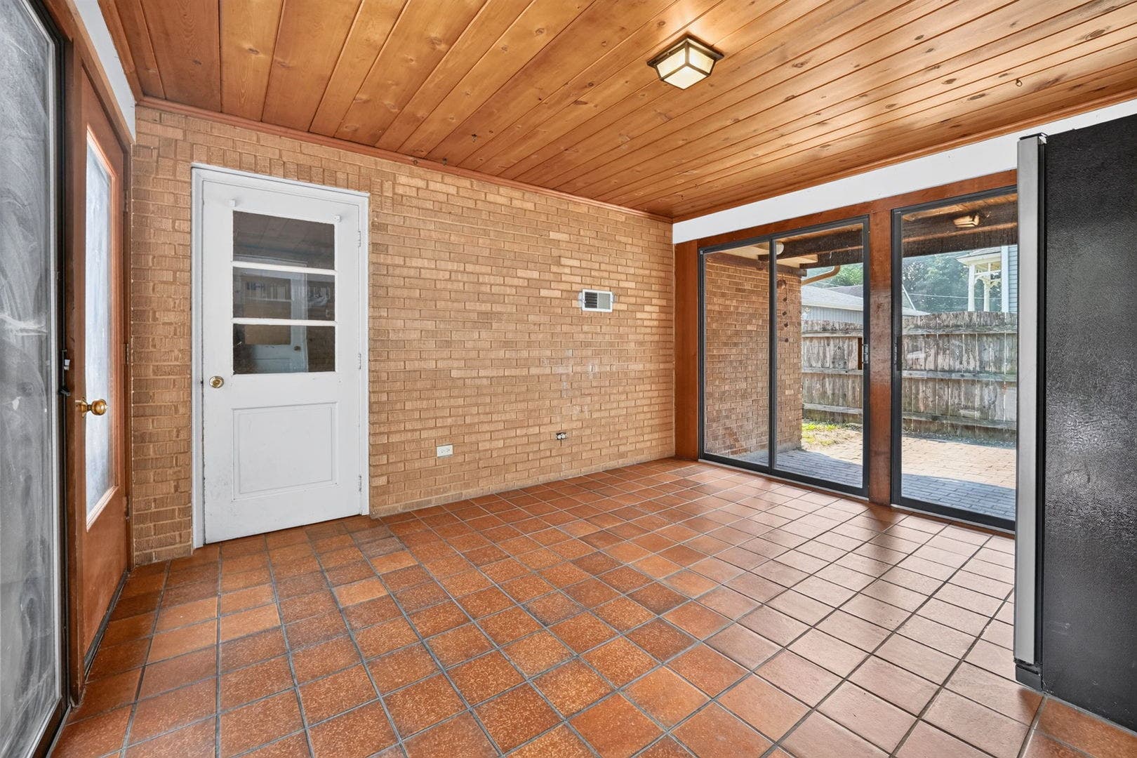 649 N Spring Street, Elgin, IL 60120 649 N Spring Street, Elgin, IL 60120