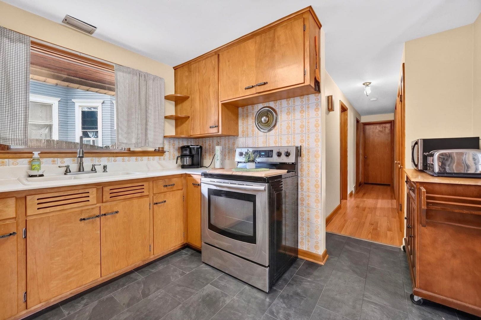 649 N Spring Street, Elgin, IL 60120 649 N Spring Street, Elgin, IL 60120