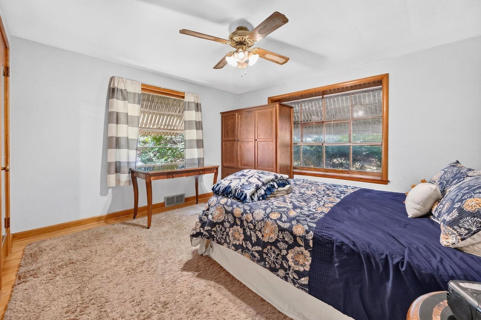 649 N Spring Street, Elgin, IL 60120 649 N Spring Street, Elgin, IL 60120