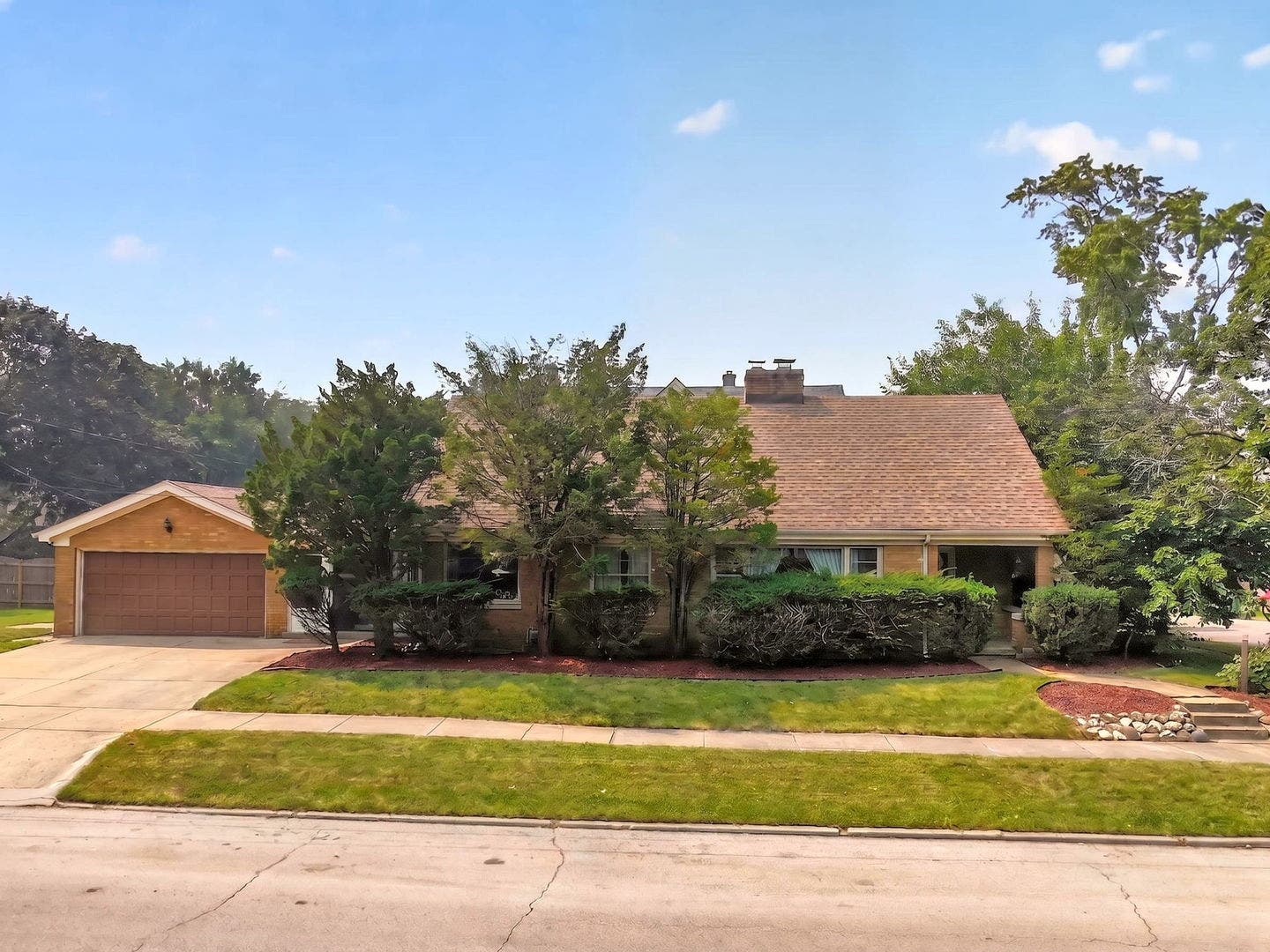 649 N Spring Street, Elgin, IL 60120 649 N Spring Street, Elgin, IL 60120