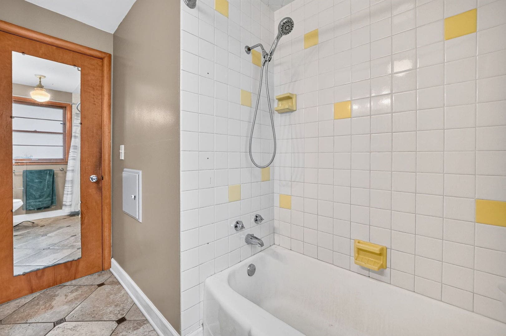 649 N Spring Street, Elgin, IL 60120 649 N Spring Street, Elgin, IL 60120