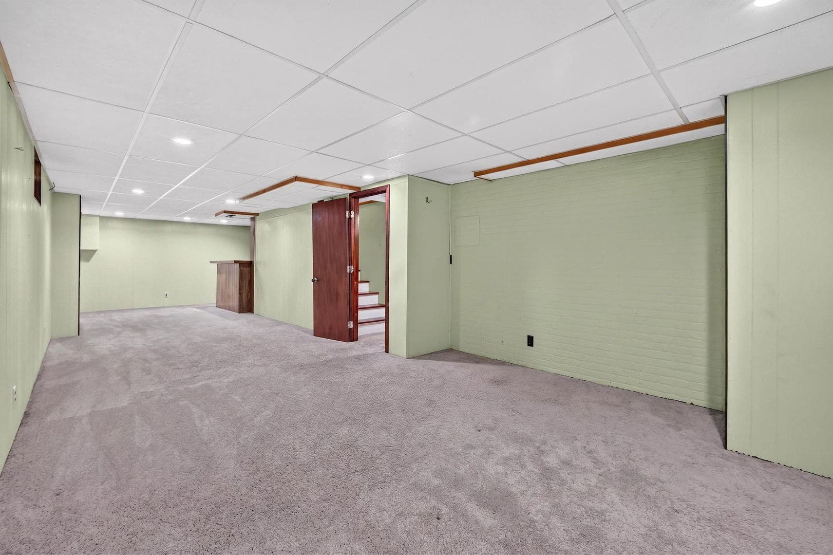 649 N Spring Street, Elgin, IL 60120 649 N Spring Street, Elgin, IL 60120