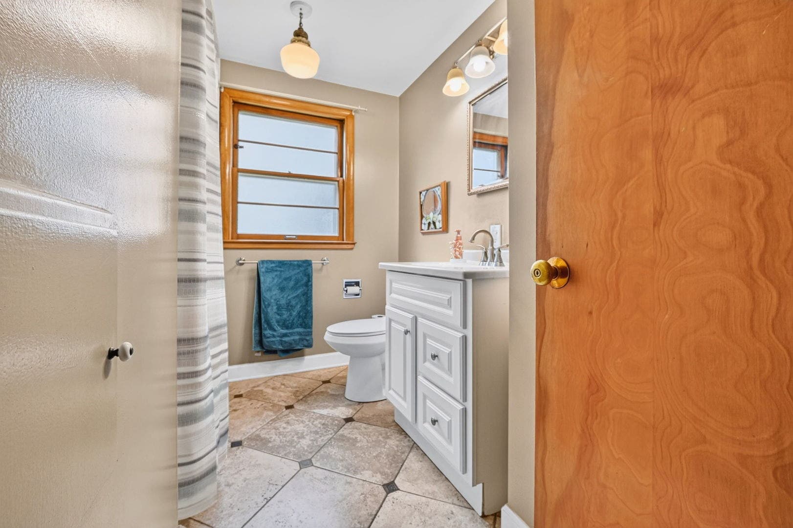 649 N Spring Street, Elgin, IL 60120 649 N Spring Street, Elgin, IL 60120