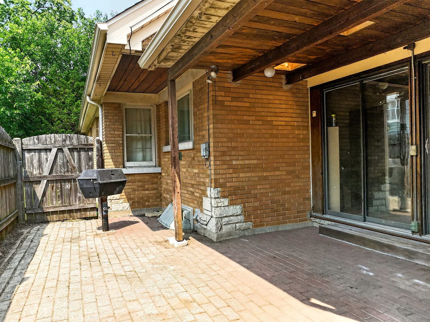 649 N Spring Street, Elgin, IL 60120 649 N Spring Street, Elgin, IL 60120
