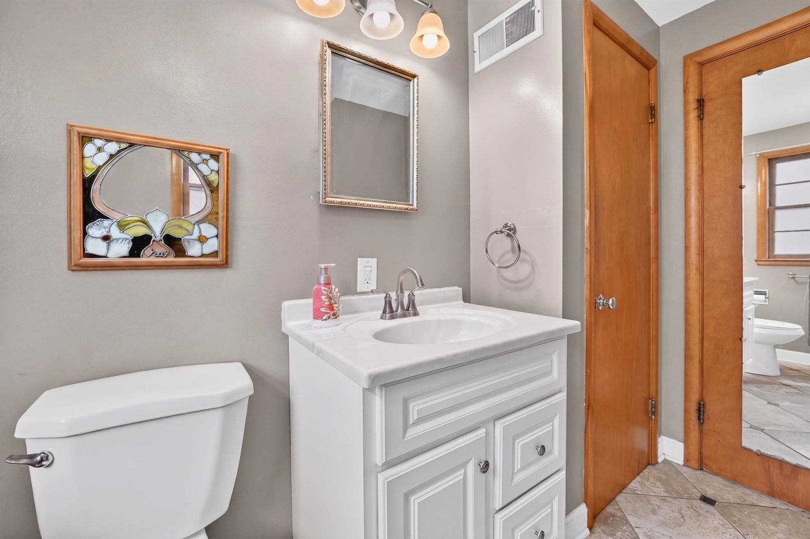 649 N Spring Street, Elgin, IL 60120 649 N Spring Street, Elgin, IL 60120