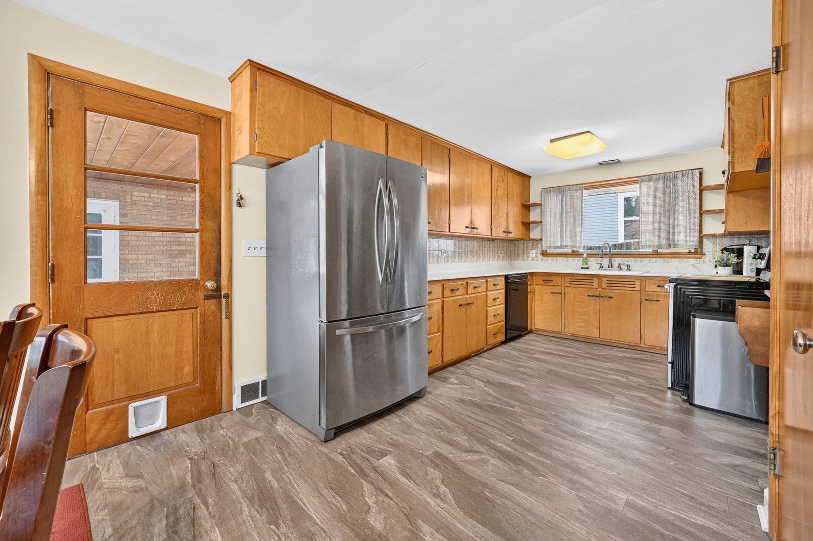 649 N Spring Street, Elgin, IL 60120 649 N Spring Street, Elgin, IL 60120