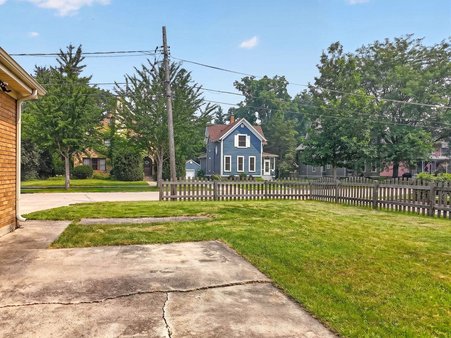 649 N Spring Street, Elgin, IL 60120 649 N Spring Street, Elgin, IL 60120