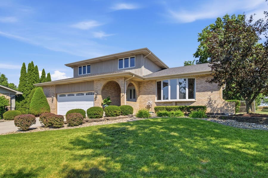 Property photo for 14519 S Pine Grove Drive, Homer Glen, IL