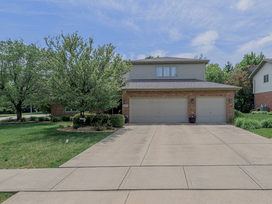 Property photo for 12097 Heinecke Drive, Mokena, IL