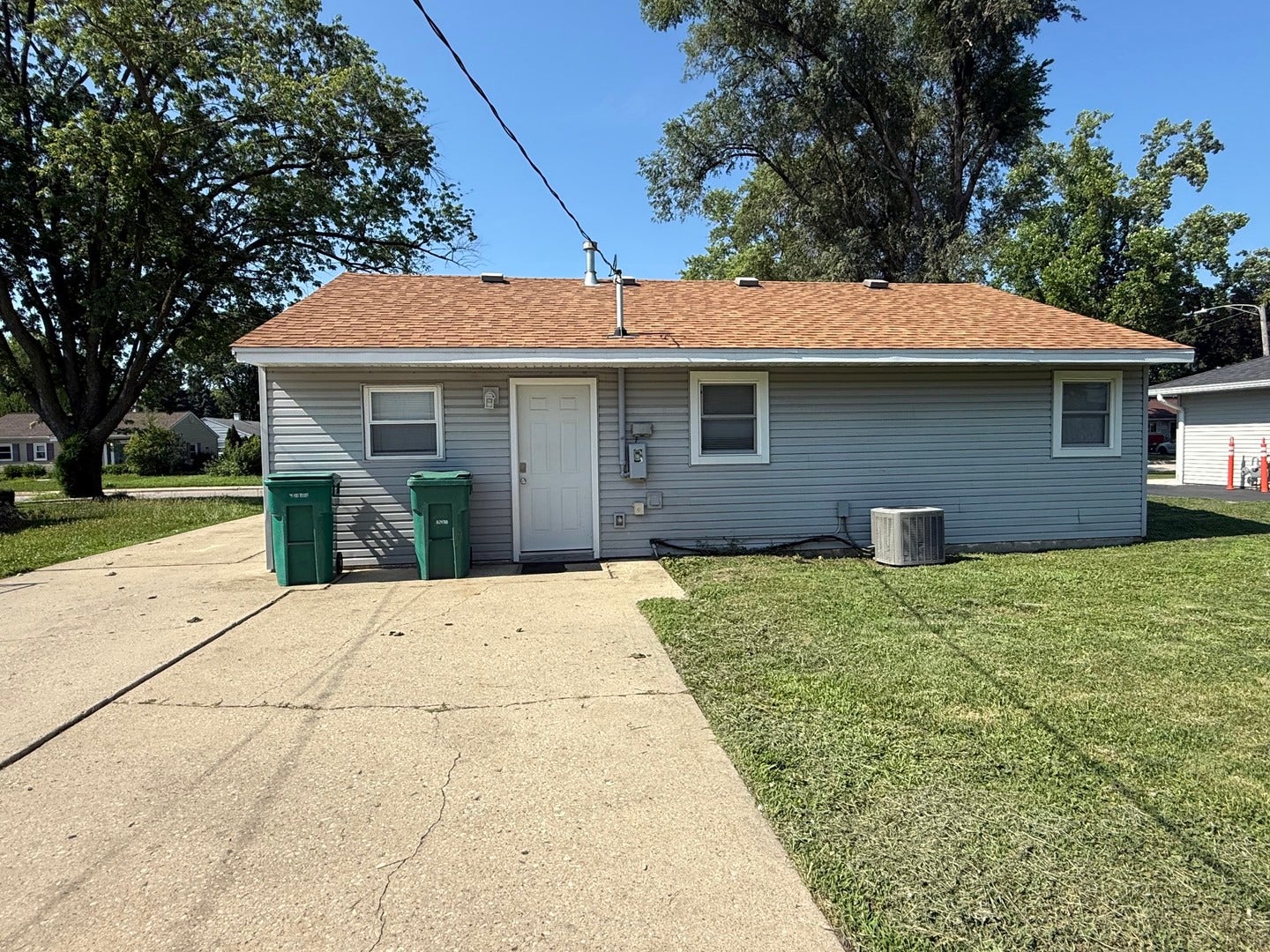 2016 Capri Avenue, Joliet, IL 60436 2016 Capri Avenue, Joliet, IL 60436