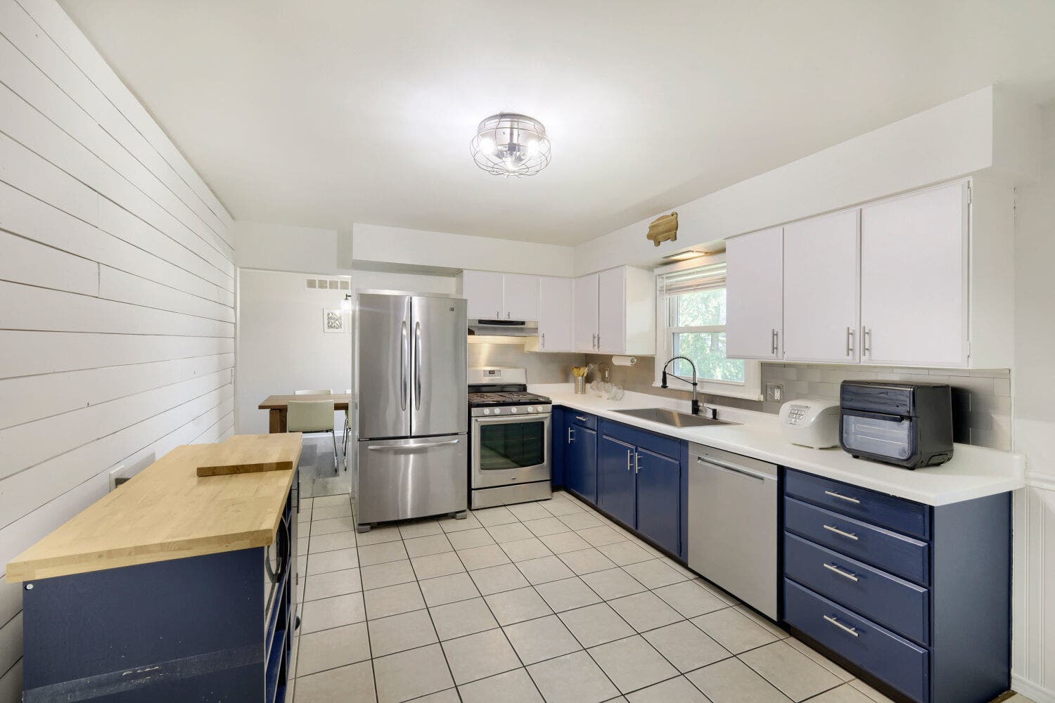 1434 Maple Lane, Elgin, IL 60123 1434 Maple Lane, Elgin, IL 60123
