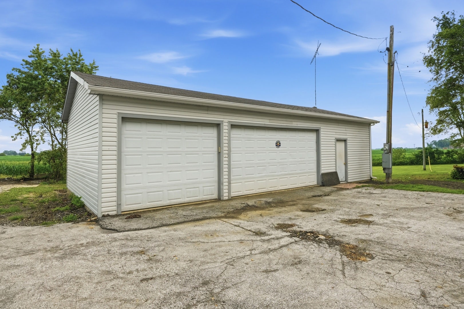 2737 E Indiana Avenue, Beecher, IL 60401 2737 E Indiana Avenue, Beecher, IL 60401