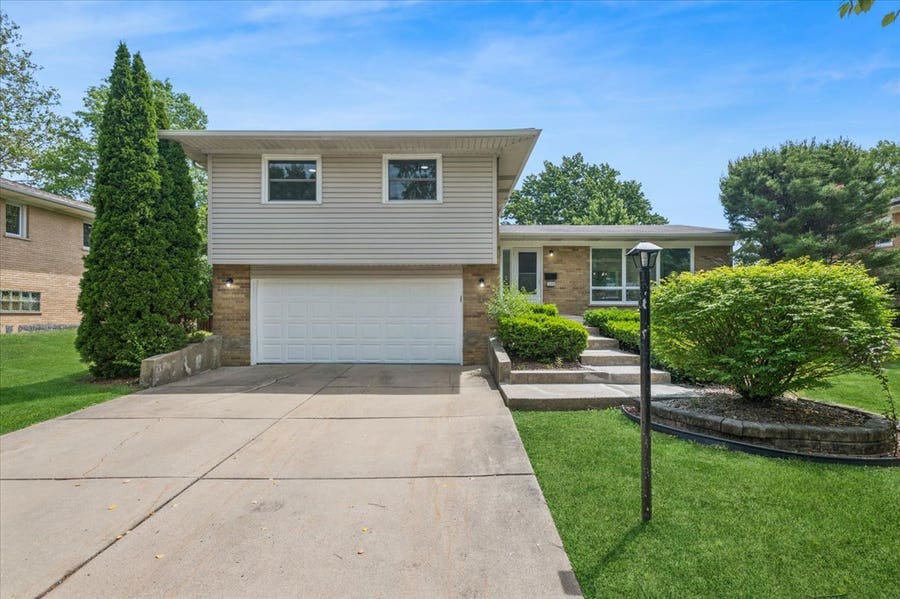 Property photo for 15209 Linden Drive, Oak Forest, IL
