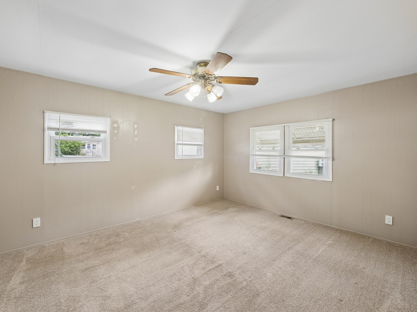 209 Melbrooke Road, Elgin, IL 60123 209 Melbrooke Road, Elgin, IL 60123