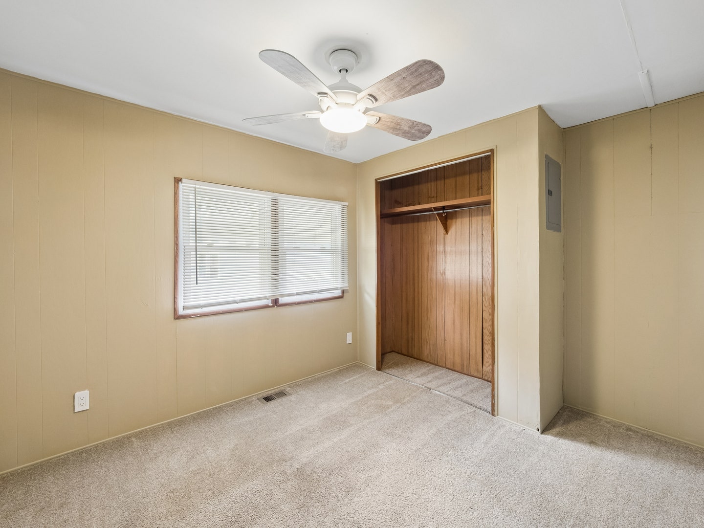 209 Melbrooke Road, Elgin, IL 60123 209 Melbrooke Road, Elgin, IL 60123