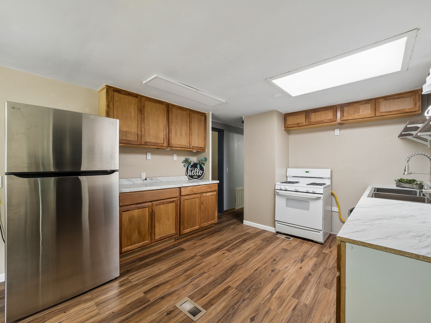 209 Melbrooke Road, Elgin, IL 60123 209 Melbrooke Road, Elgin, IL 60123