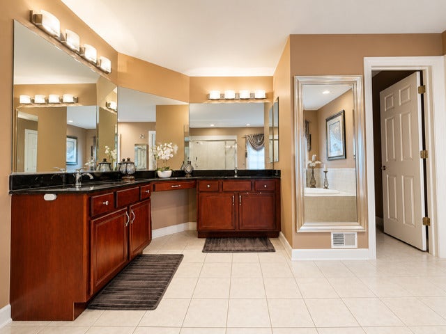 11 Harrington Court, Hawthorn Woods, IL 60047 11 Harrington Court, Hawthorn Woods, IL 60047