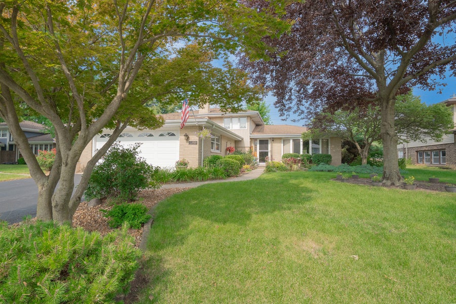 Property photo for 10524 S Michael Drive, Palos Hills, IL