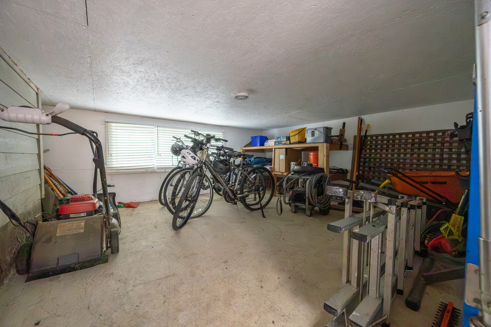 4620 Woodward Avenue, Downers Grove, IL 60515 Under Sunroom Storage
