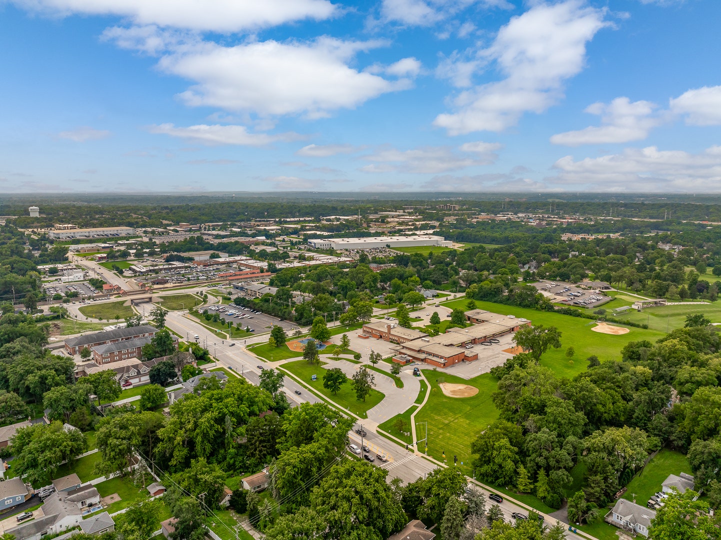 4620 Woodward Avenue, Downers Grove, IL 60515 Less than 10 min. walk to Henry Puffer Elementary