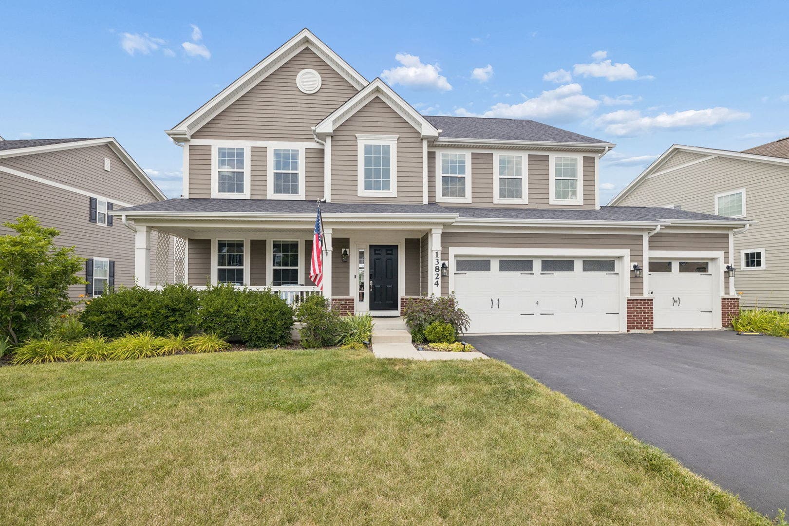 13824 Amelia Drive, Lemont, IL 60439