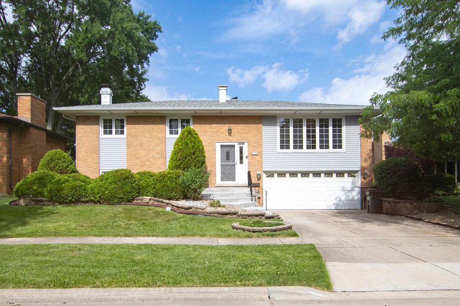 Property photo for 15120 Willow Lane, Oak Forest, IL