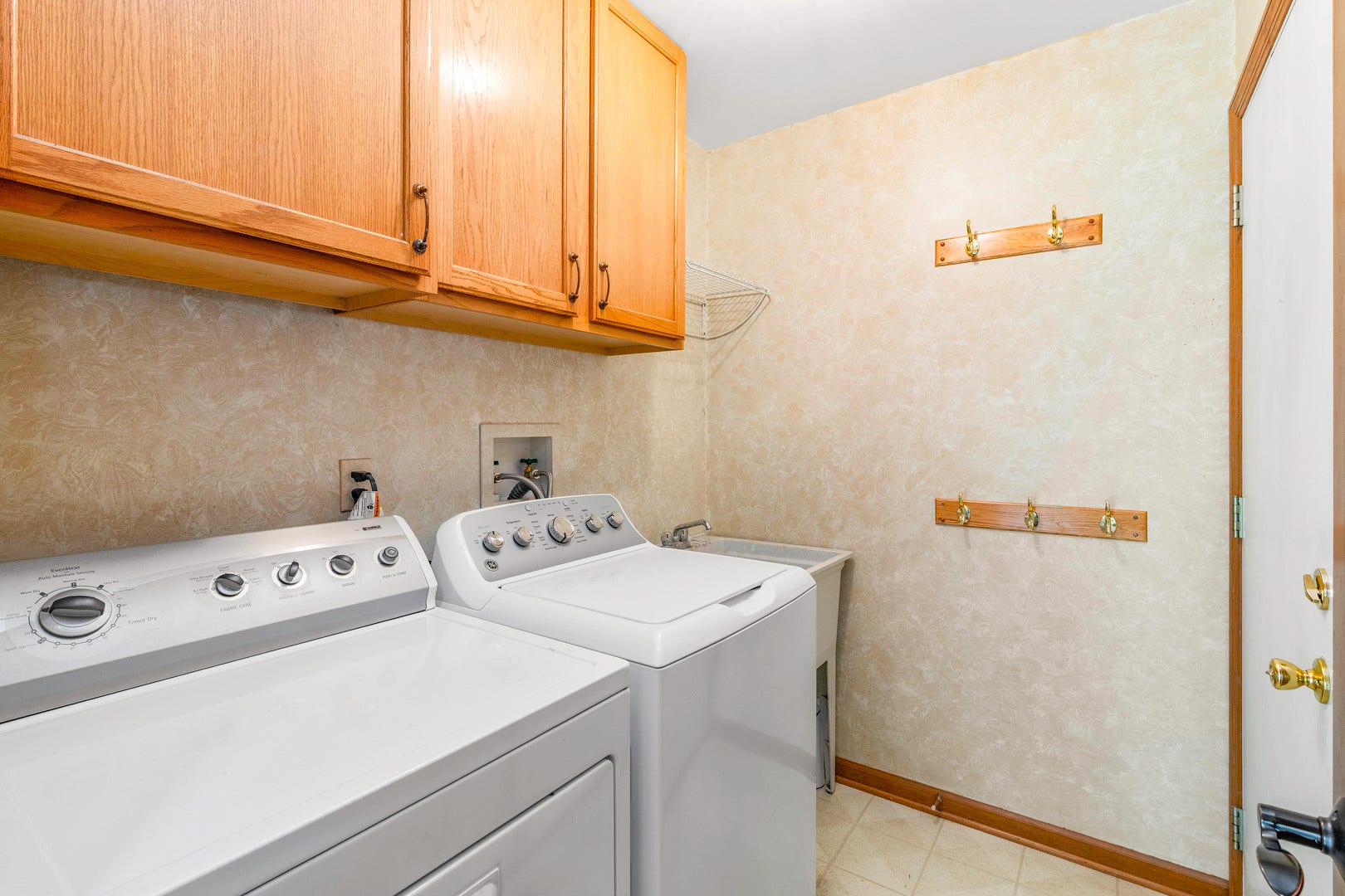 997 S Hampton Court, Aurora, IL 60506 997 S Hampton Court, Aurora, IL 60506