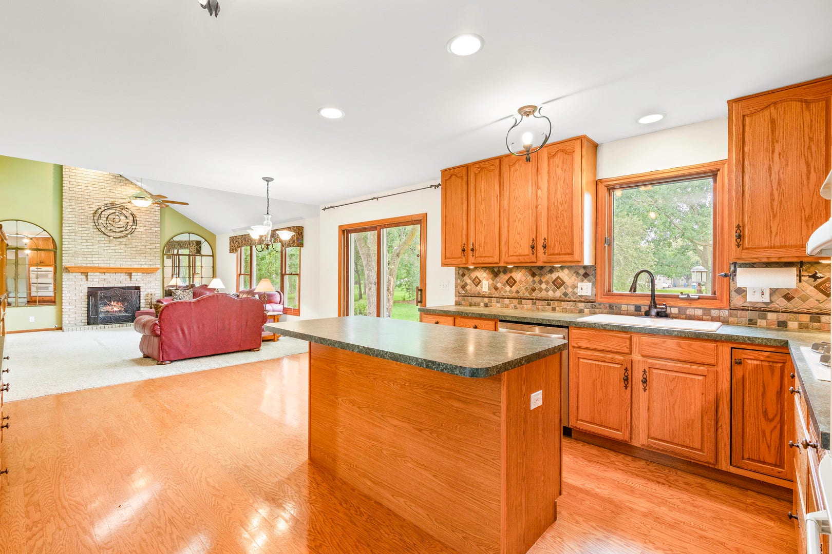 997 S Hampton Court, Aurora, IL 60506 997 S Hampton Court, Aurora, IL 60506