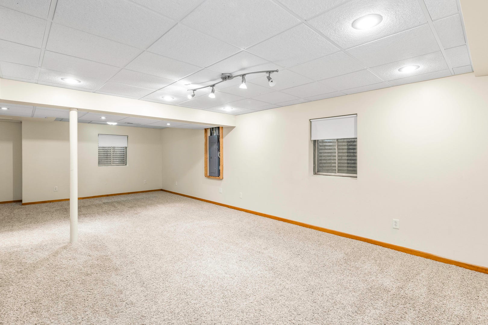 997 S Hampton Court, Aurora, IL 60506 997 S Hampton Court, Aurora, IL 60506