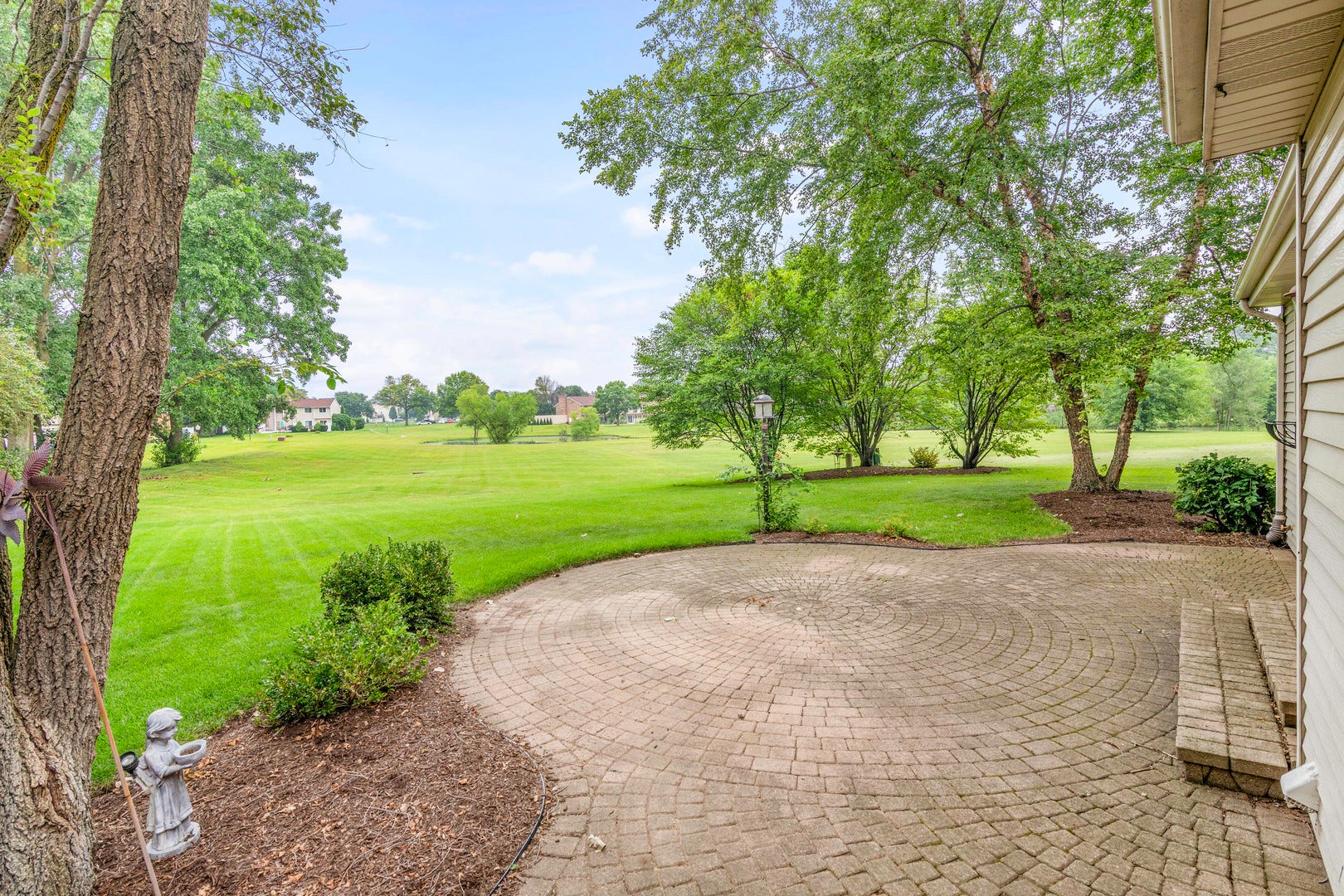 997 S Hampton Court, Aurora, IL 60506 997 S Hampton Court, Aurora, IL 60506